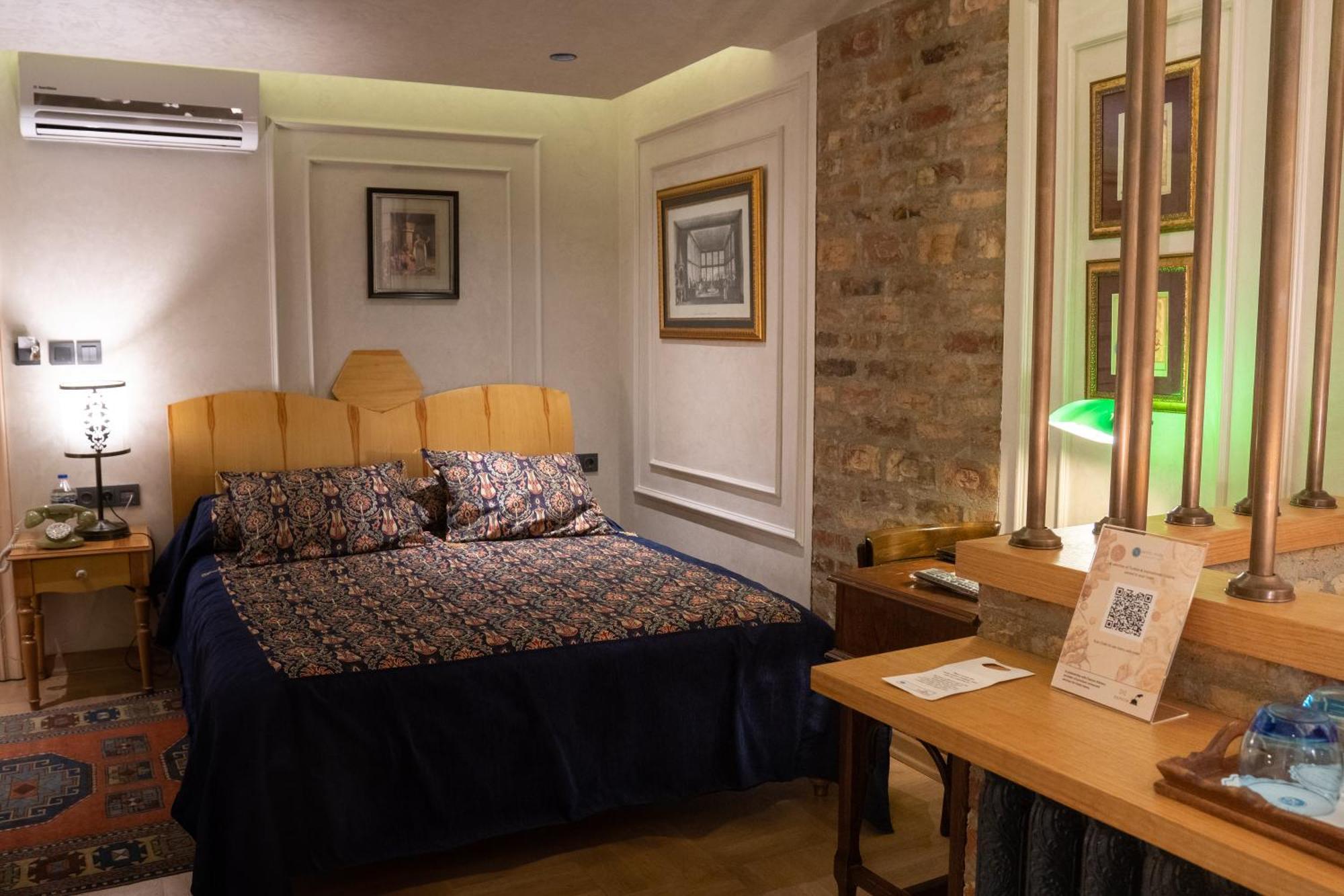 Hotel Niles อิสตันบูล ภายนอก รูปภาพ